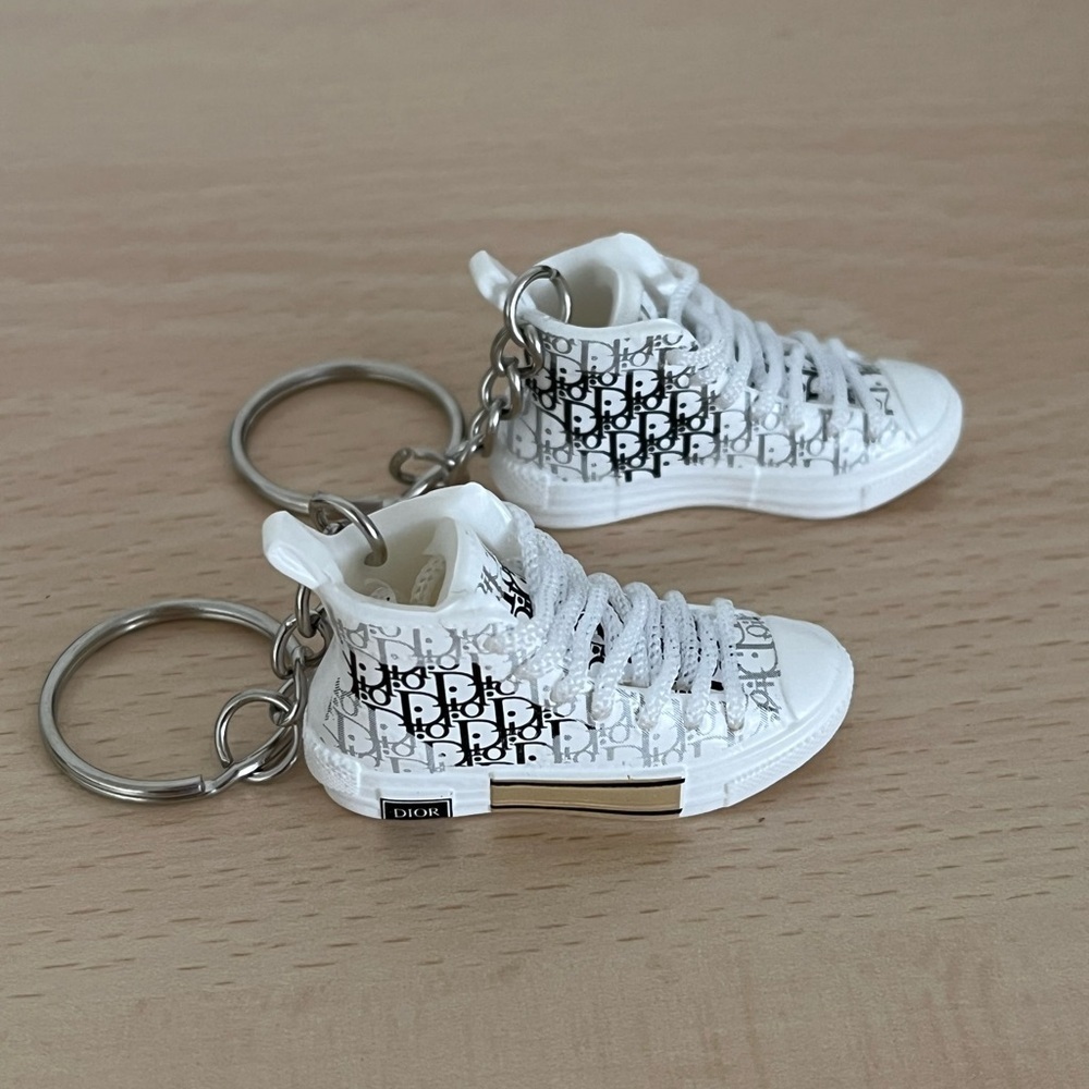 3D Mini White and Black Fashion Sneaker Keychain BNIB - Picture 8 of 14